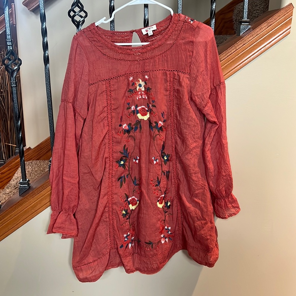 Size small Umgee tunic embroidered